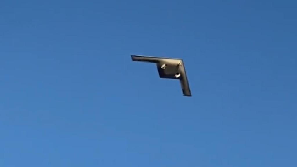 Northrop Grumann B-21 Rider, cazado en pleno vuelo.