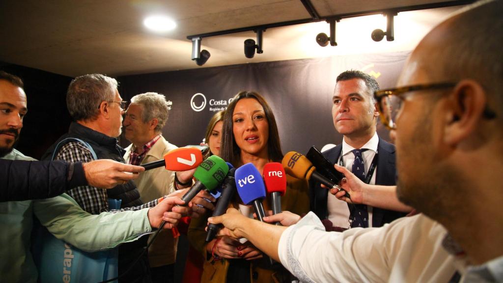 La consejera de Turismo de la Región de Murcia, Carmen Conesa, y Antonio Ruiz, director Sport Business World.
