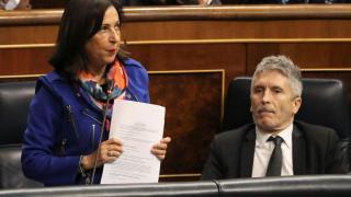 Margarita Robles y Fernando Grande-Marlaska, en sus escaños del Congreso de los Diputados.