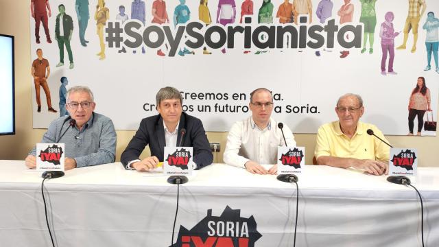 Juan Antonio Palomar (2I), nuevo presidente de Soria ¡Ya!, junto a Angel Ceña, secretario general; vicepresidente tercero: Jesús Monge y el presidente honorífico: Gregorio Sanz