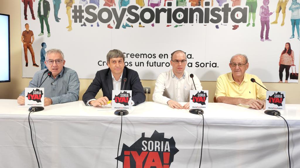 Juan Antonio Palomar (2I), nuevo presidente de Soria ¡Ya!, junto a Angel Ceña, secretario general; vicepresidente tercero: Jesús Monge y el presidente honorífico: Gregorio Sanz