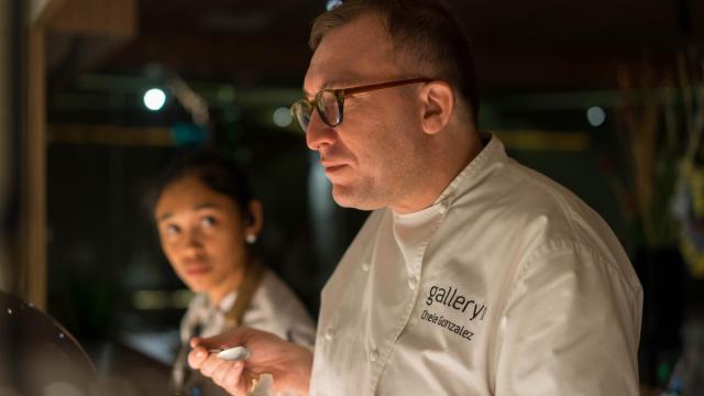Chele, el chef cántabro que lleva 10 años triunfando en Filipinas: una velada con los mejores cocineros.
