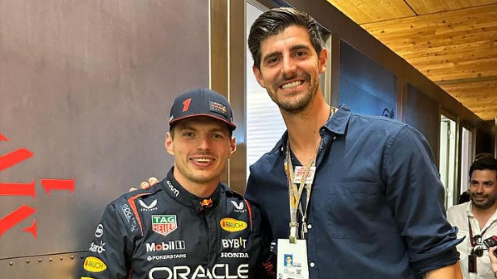 Courtois, junto a Max Verstappen