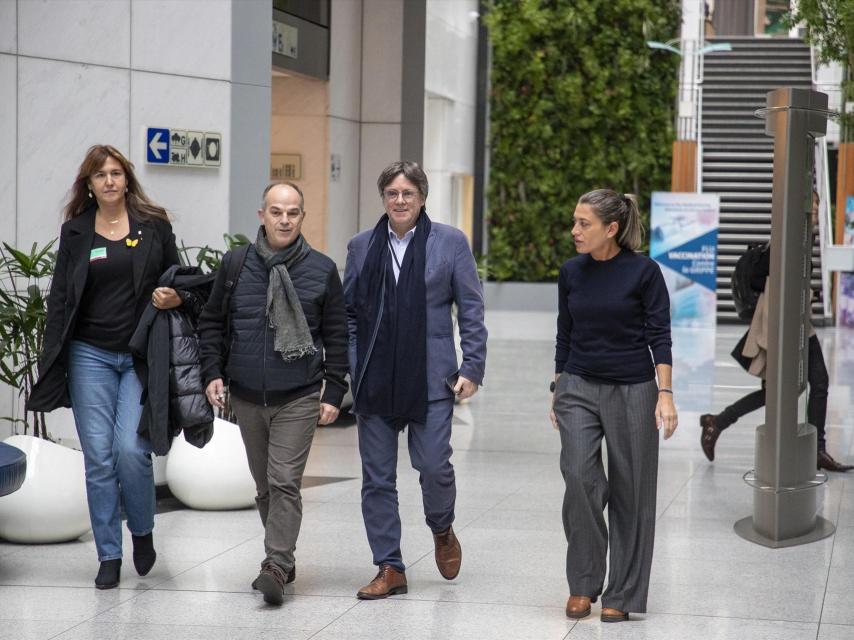 Laura Borràs, Jordi Turull, Carles Puigdemont y Miriam Nogueras, el miércoles en Bruselas.