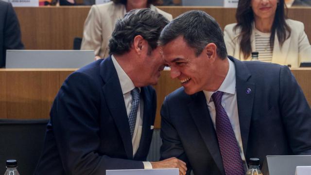 Antonio Garamendi, presidente de la CEOE, y Pedro Sánchez, presidente del Gobierno en funciones.