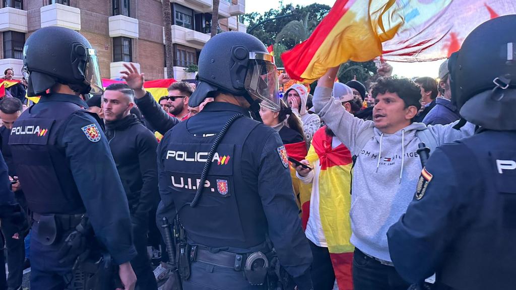 Protestas contra Pedro Sánchez a su llega a la Subdelegación de Gobierno de Málga