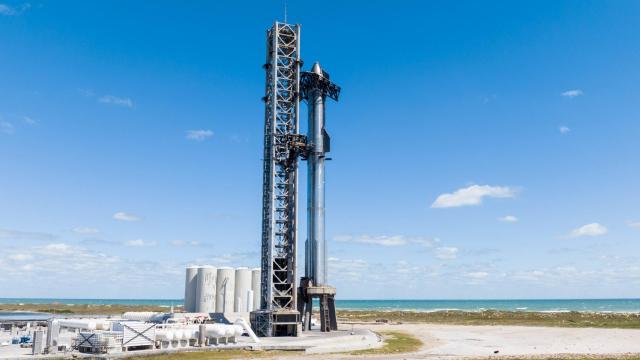 Nave Starship situada en la plataforma de lanzamiento en Boca Chica (Texas)