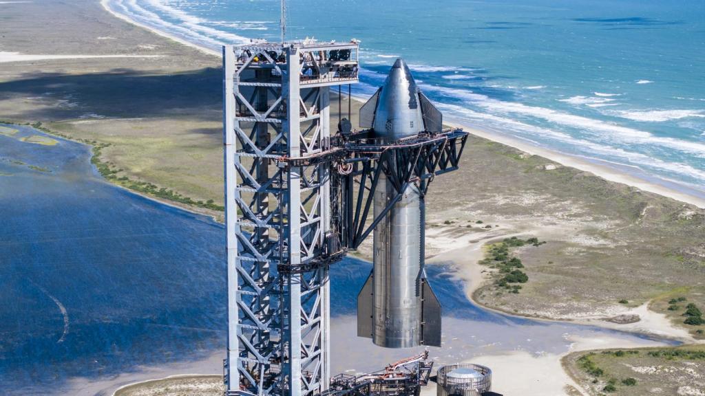 Integración de la nave espacial con la etapa de empuje