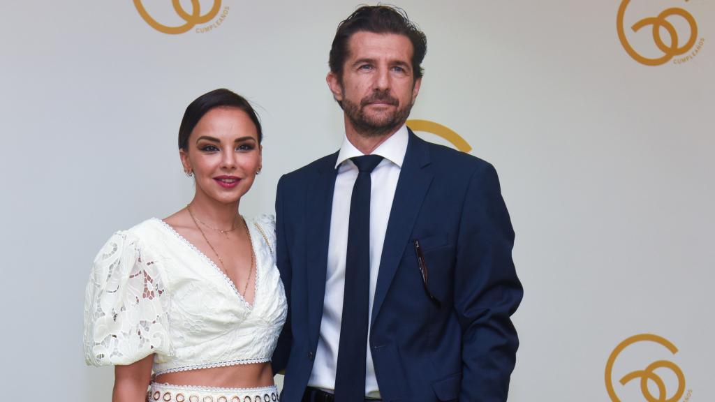 Chenoa y Miguel Sánchez Encinas en un acto público, en Sevilla, el pasado mes de julio.