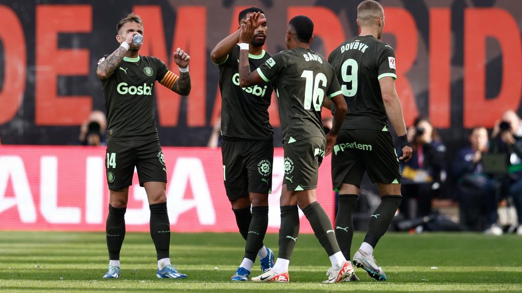 Los jugadores del Girona, durante el partido frente al Rayo