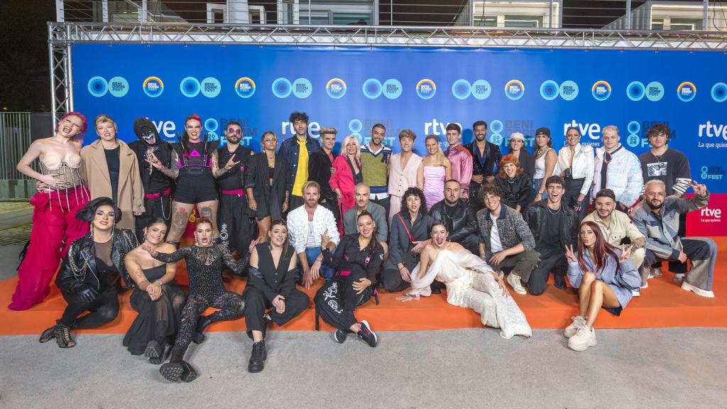 Participantes de anteriores ediciones del Benidorm Fest en la presentación de los candidatos de 2024.