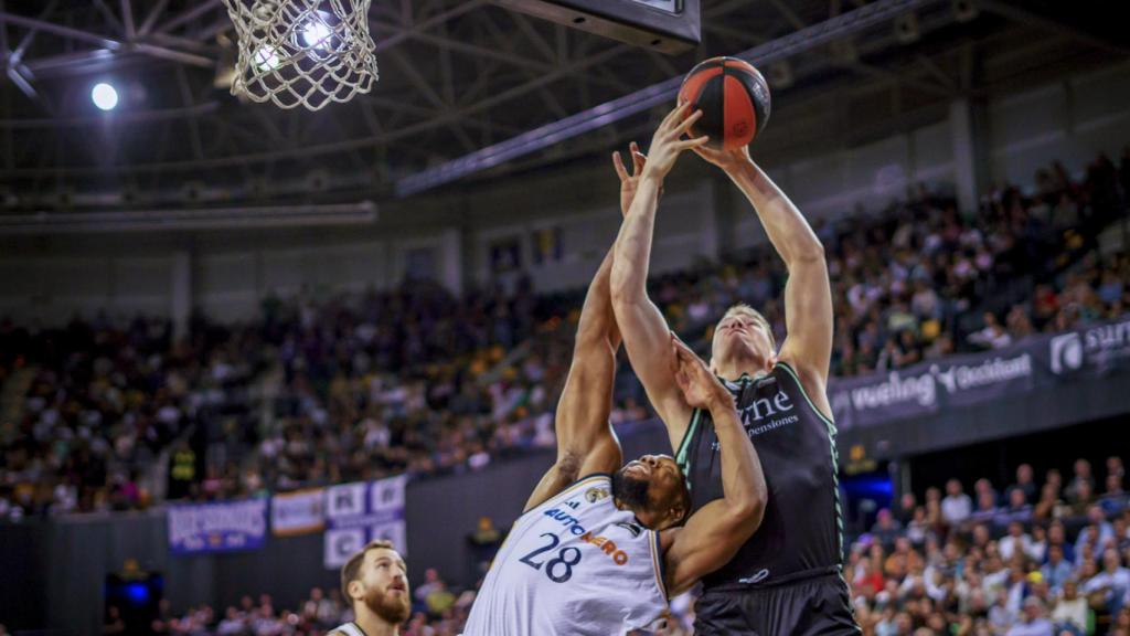 De Ridder, con Yabusele.