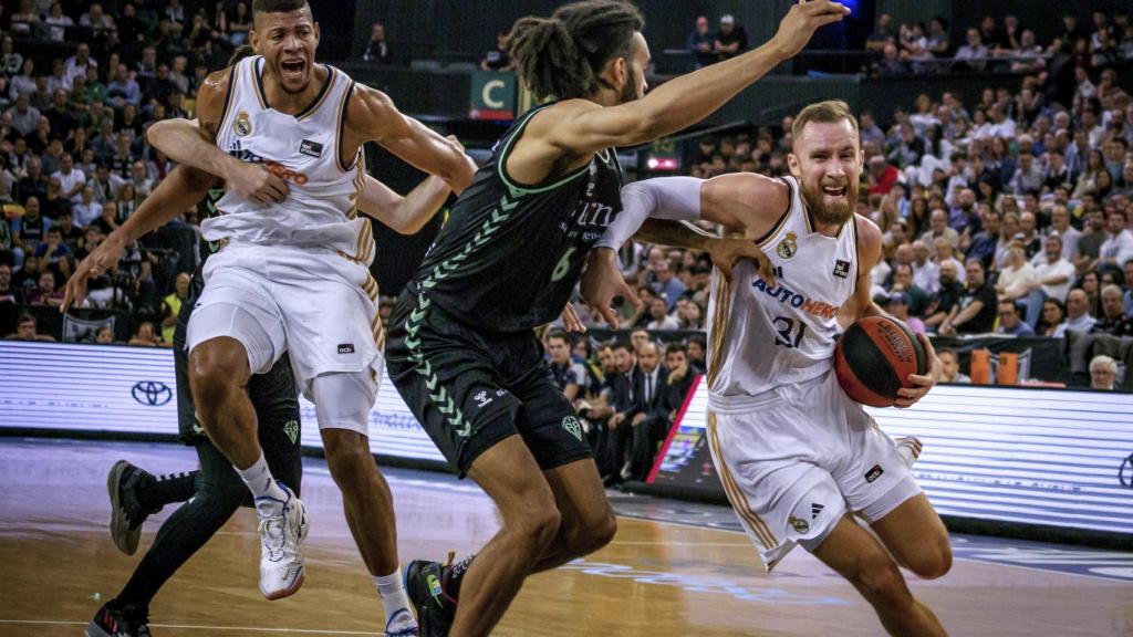 Musa entra a canasta en el partido ante el Bilbao Basket.