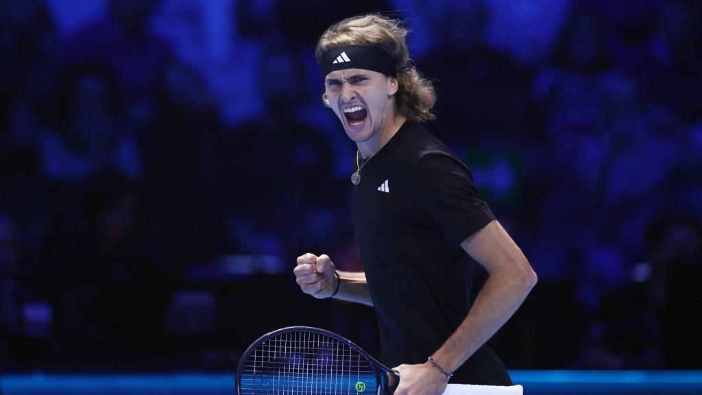 Alexander Zverev celebra un punto frente a Alcaraz en las ATP Finals.