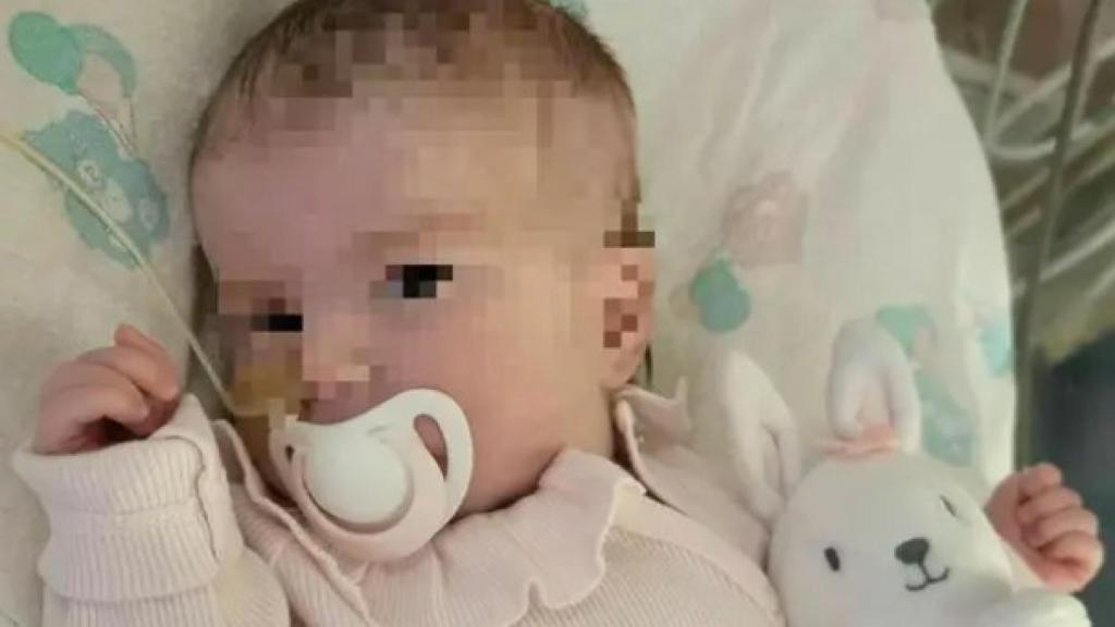 La pequeña Indi Gregory en el hospital