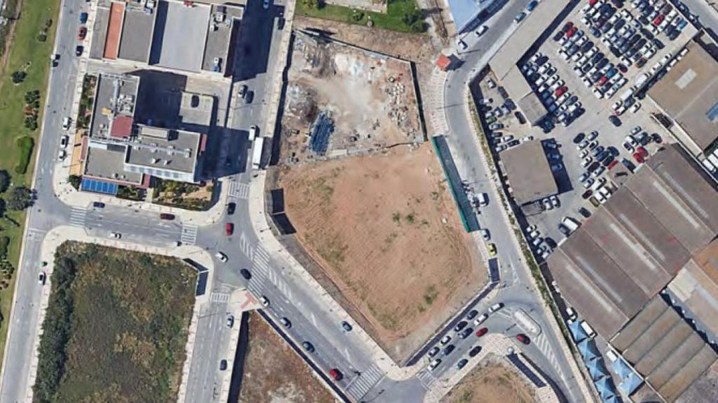 Parcela sobre la que se plantea el nuevo desarrollo comercial y hotelero.