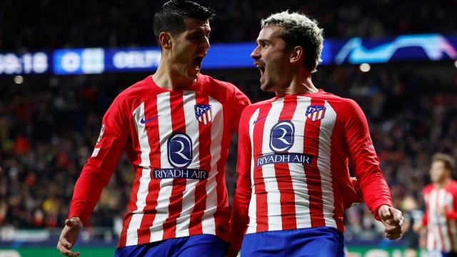 Griezmann celebra un gol junto a Álvaro Morata.
