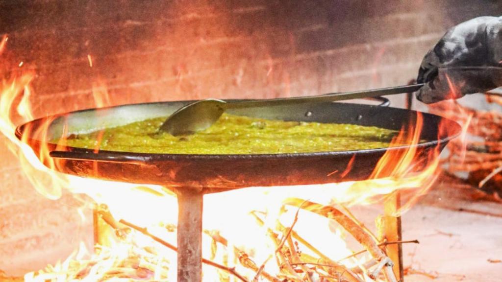 La cocción de uno de los arroces del restaurante.