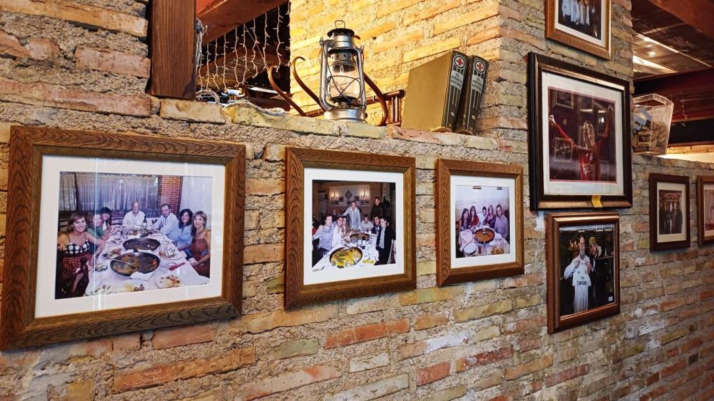 Una de las paredes del restaurante.