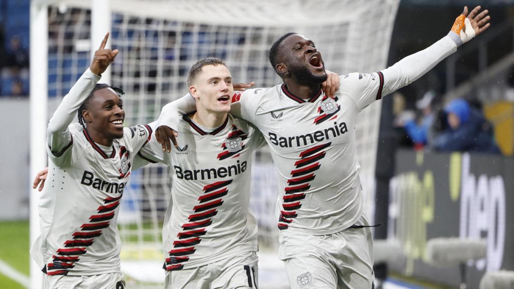 Frimpong, Wirtz y Boniface celebran un gol
