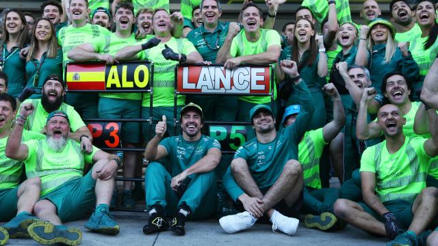 Fernando Alonso y Lance Stroll celebran sus puestos 3 y 5 en Interlagos