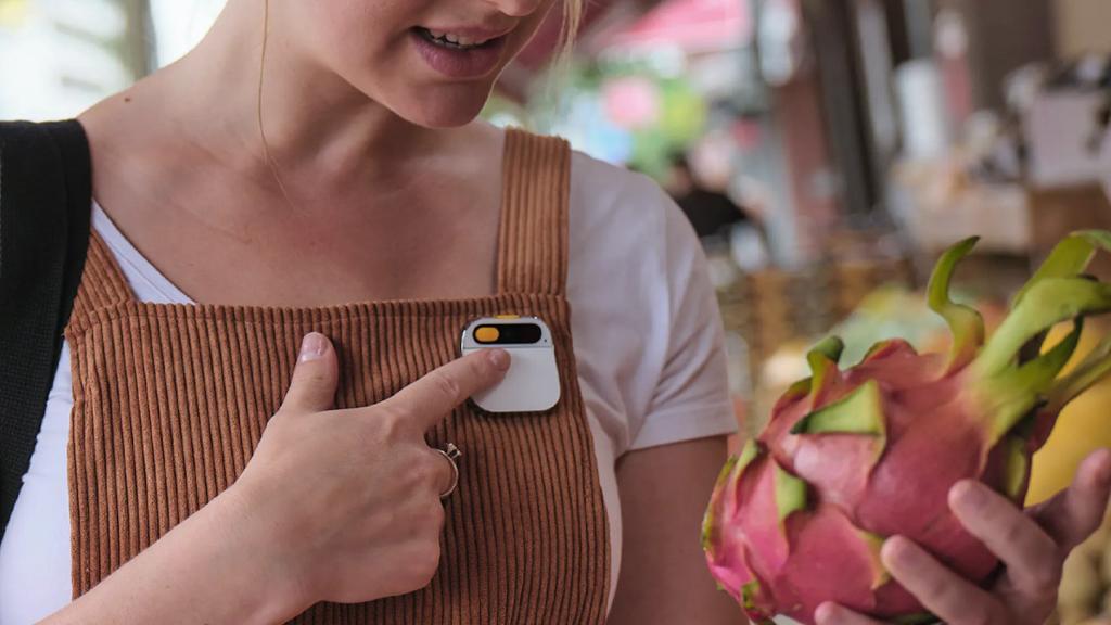 Humane AI, el invento que quiere jubilar a tu móvil: estos son los otros gadgets que también quieren hacerlo