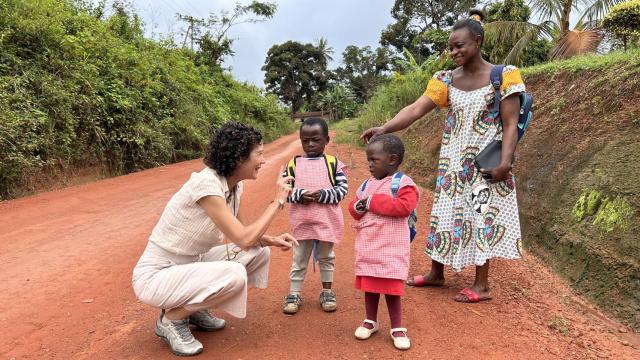 La directora de Fundación Recover, Marta Marañón, visita uno de los países donde intervienen