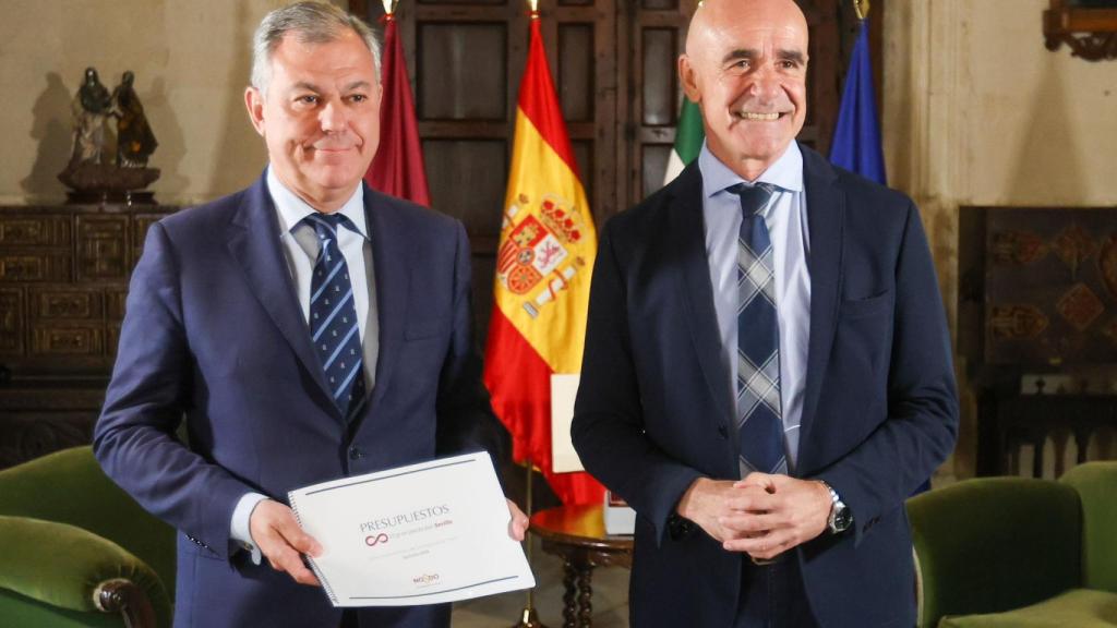 El alcalde de Sevilla, José Luis Sanz, junto al líder de la oposición, Antonio Muñoz.