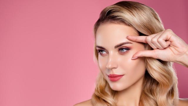 Truco de la ceja para eliminar el párpado caído