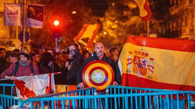Miles de personas se concentran frente a la sede del PSOE en Ferraz por undécima jornada consecutiva para protestar contra la amnistía.