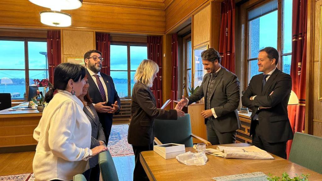 Carlos Velázquez, alcalde de Toledo, en su visita a Oslo con las Ciudades Patrimonio