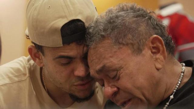 Luis Díaz recibe la visita de su padre