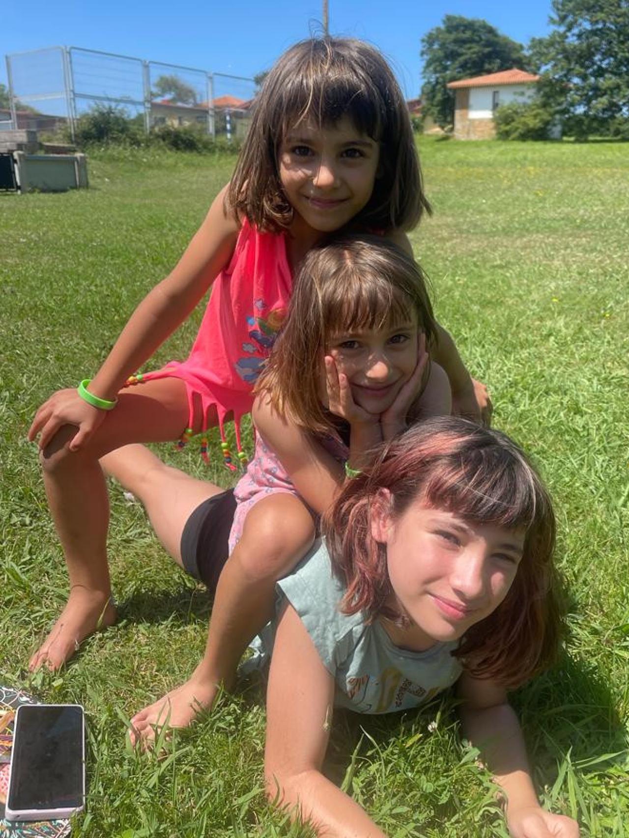 Las hermanas Valeria, Laia y Eider Iglesias, tres niñas con altas capacidades intelectuales.