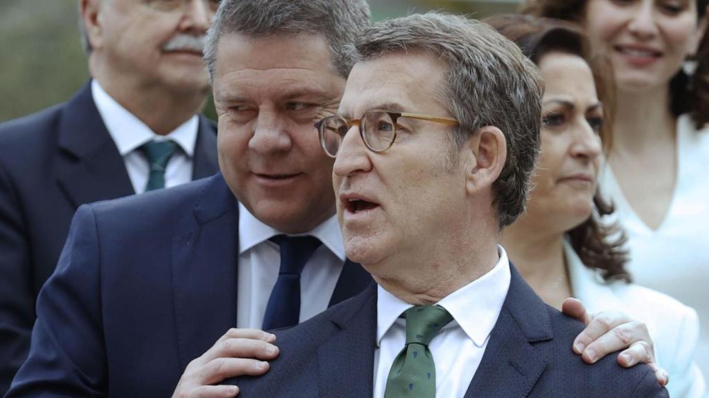 Emiliano García-Page con Alberto Núñez Feijóo, en una imagen de archivo de la agencia Efe