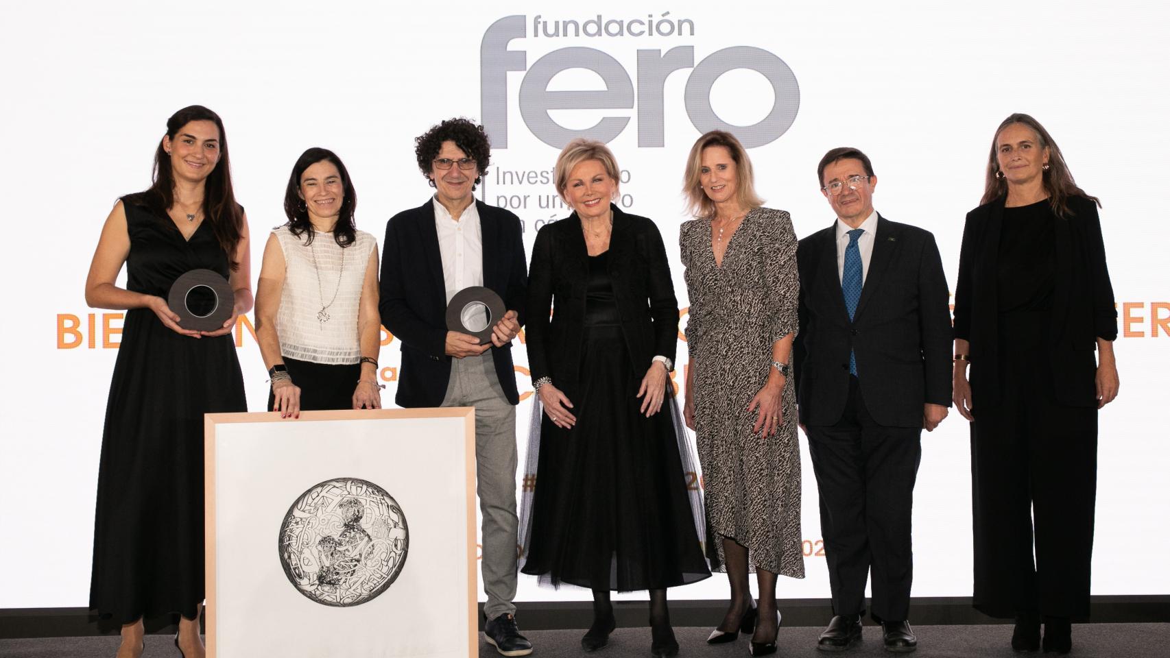 (De izqda. a dcha.) Dra. Alexandra Avgustinova, Dra. Marta Alonso, Dr. Marcos Malumbres, los tres galardonados, junto a responsables y jurado de las Becas XXV FERO.