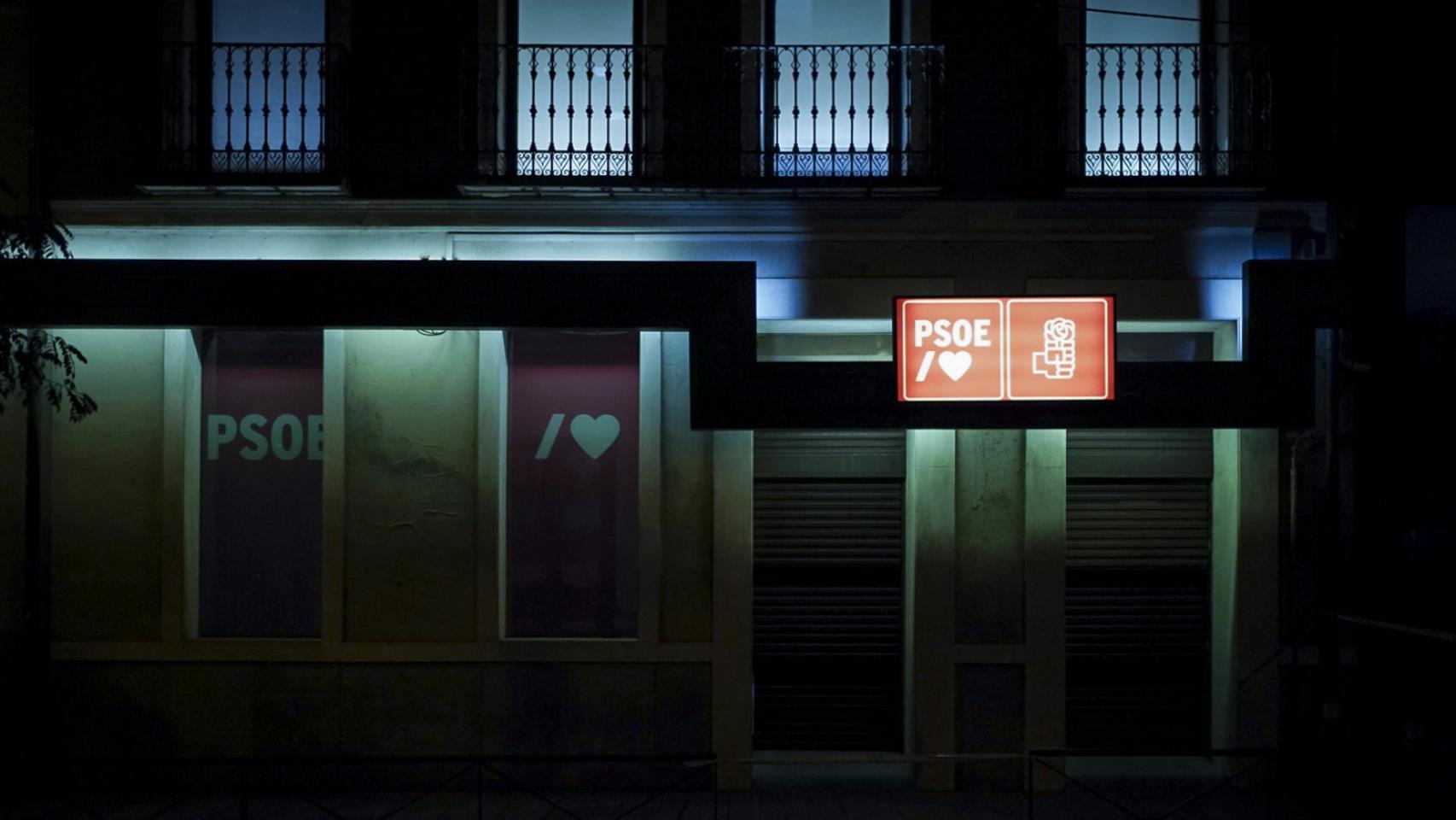 Nueva noche en Ferraz sin altercados y a escasos días de la investidura de Pedro Sánchez