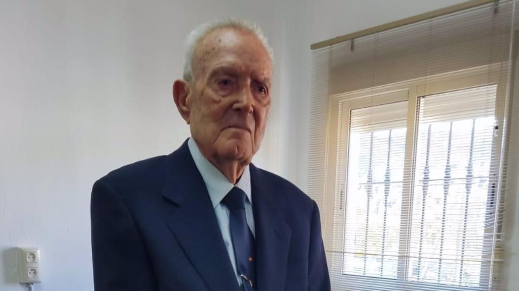 José Antonio Torres, el alcalde más longevo de España, de 98 años, de un pueblo de Almería.