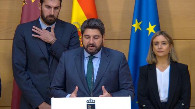 López Miras, este martes, durante la declaración institucional que ha ofrecido contra la ley de amnistía en el Palacio de San Esteban.