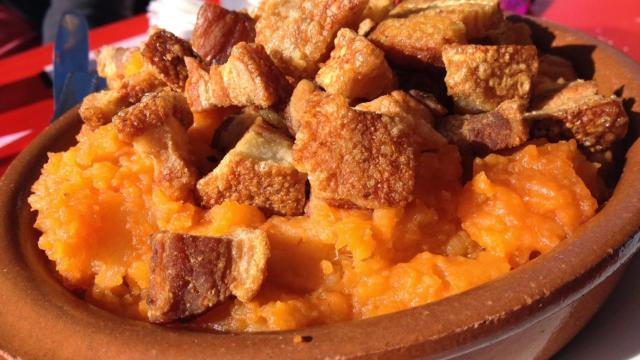 El bar de Madrid donde preparan unos torreznos con patatas revolconas de escándalo.