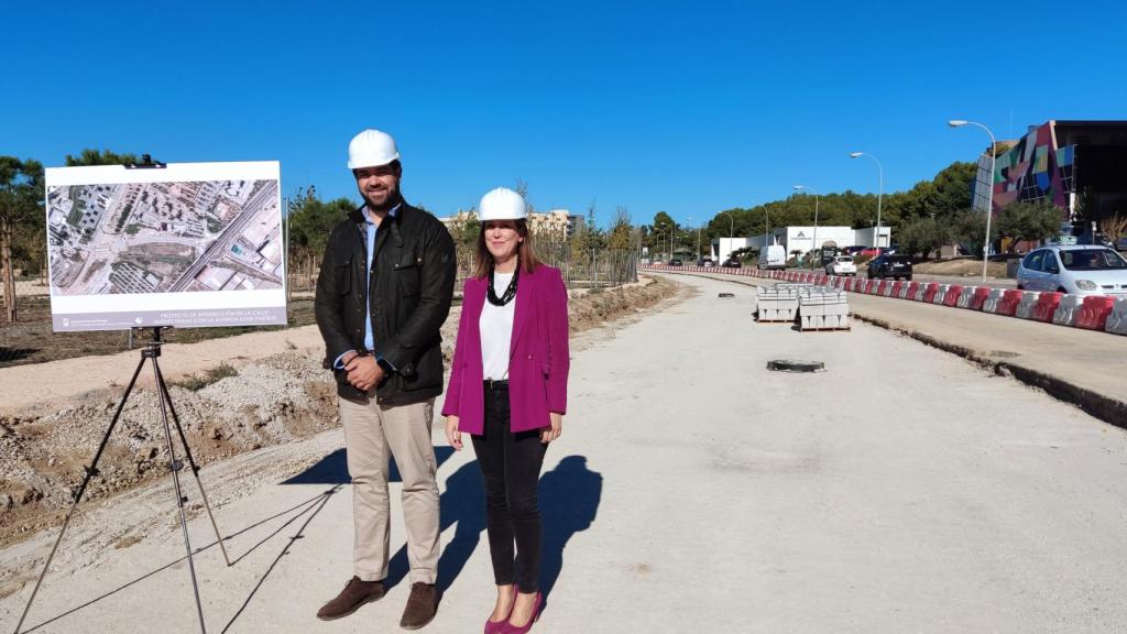 Borja Vivas y Carmen Casero, en la visita a las obras en la calle Jiménez Fraud.