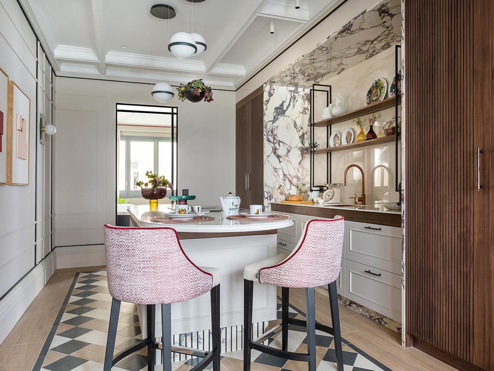 Una cocina con estilo francés.