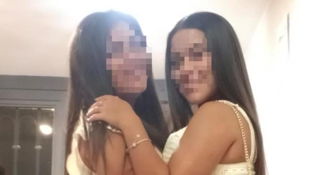 Magdalena junto a su hija, menor de edad, víctima de abusos sexuales a manos supuestamente de su tío.