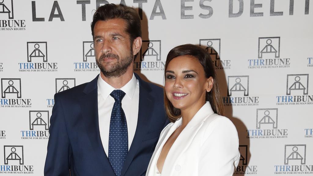 Chenoa junto al urólogo Miguel Sánchez Encinas en un acto público, en Madrid, en junio de 2019.