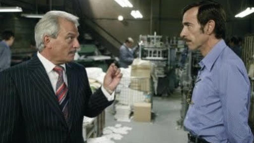 Don Pablo (Pepe Sancho) y Antonio Alcántara (Imanol Arias).