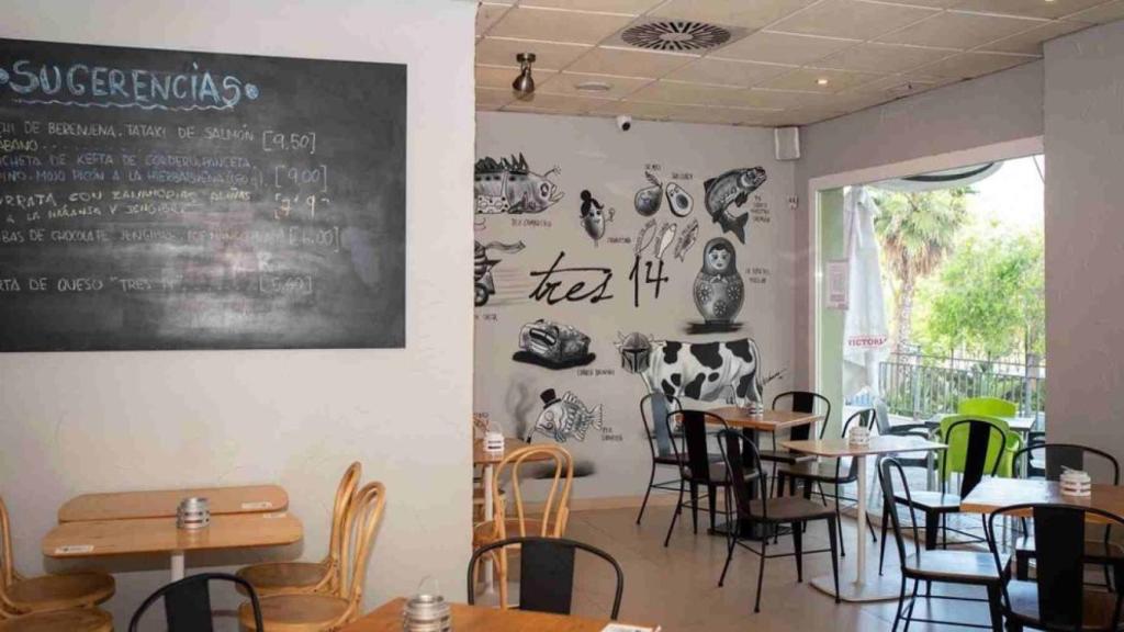 Interior del bar Tres14 tapas&café.