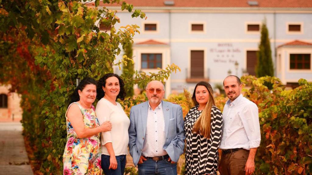 Imagen de la familia dueña del hotel