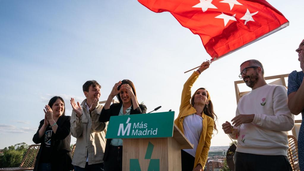 La candidata de Más Madrid para el Ayuntamiento, Olga Martínez, el candidato de Más Madrid al Ayuntamiento, Eduardo Rubiño, la candidata de Más Madrid a la Alcaldía de Madrid, Rita Maestre, la candidata de Más Madrid a Presidencia de la Comunidad, Mónica García, y el diputado de Más Madrid, Javier Padilla.
