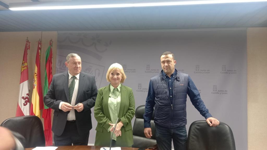 La delegada territorial de la Junta de Castilla y León en Zamora, Leticia García, y el presidente de la Diputación, Javier Faúndez
