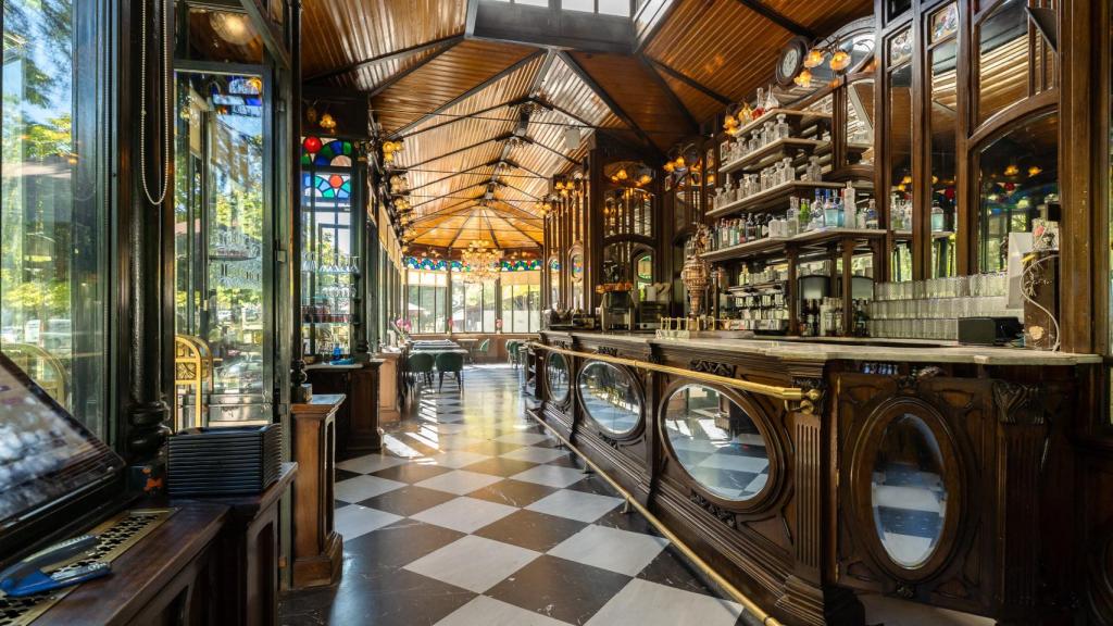 El café modernista de Madrid donde ha comido la infanta Elena: entrantes compartidos y un capricho