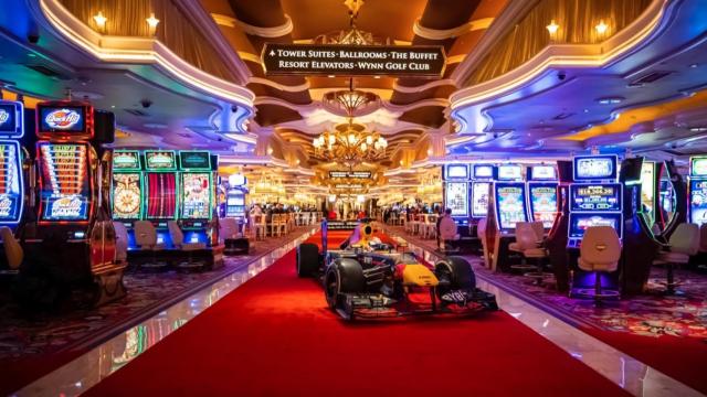 Exhibición de Red Bull dentro de un casino